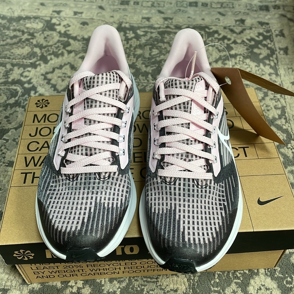Nike Air Zoom Pegasus 39 NN GS. Size 5
Youth. Never worn. - Picture 3 of 7